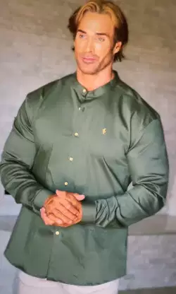 Mike O'Hearn Bows To The Camera  