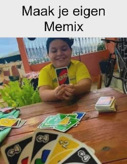 Little Kid Plays Uno 